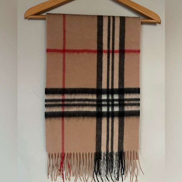 unbranded Other - 100% wool scarf, soft,‎ plaid.  New without tag!  Great gift!